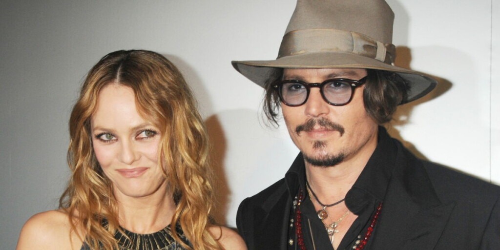 Johnny Depp se souvient de sa rencontre avec Vanessa Paradis, mère de ses deux enfants, et revient sur leur histoire d’amour Johnny Depp se souvient de sa rencontre avec Vanessa Paradis, mère de ses deux enfants, et revient sur leur histoire d’amour