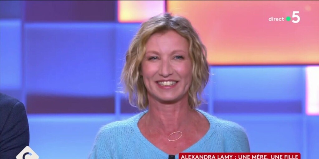 Alexandra Lamy a dû quitter son appartement un jour à cause de sa fille Chloé Alexandra Lamy a dû quitter son appartement un jour à cause de sa fille Chloé
