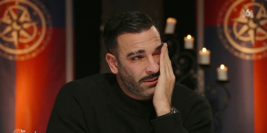 Adil Rami pleure après l’élimination d’Adeline Toniutti dans Les Traîtres Adil Rami pleure après l’élimination d’Adeline Toniutti dans Les Traîtres