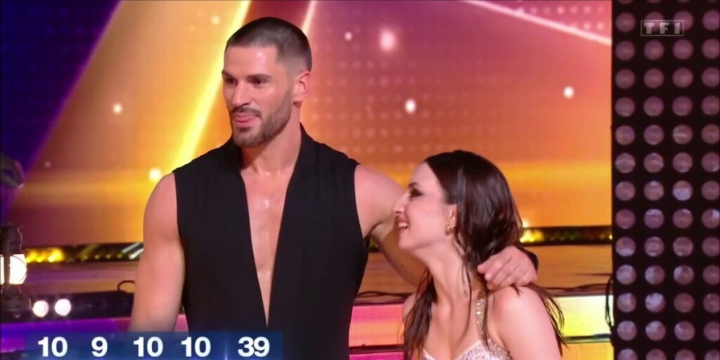 Jordan Mouillerac (DALS) blessé par Lénie sur scène, Camille Combal réagit avec humour Jordan Mouillerac (DALS) blessé par Lénie sur scène, Camille Combal réagit avec humour