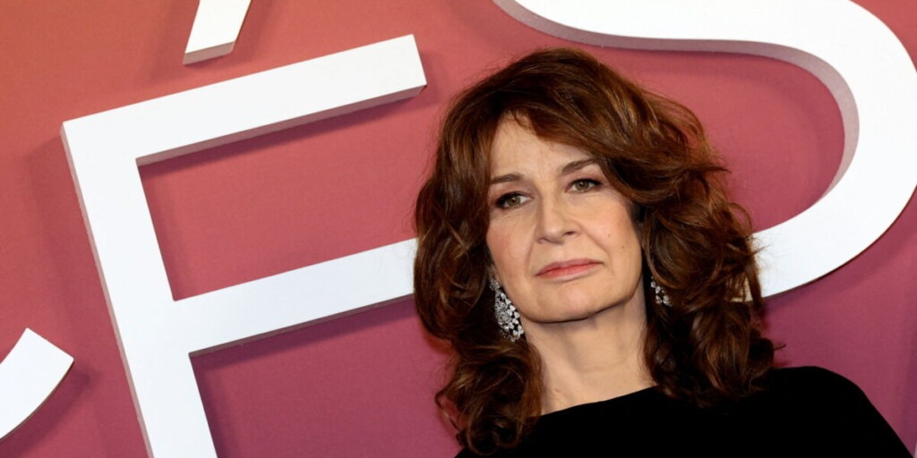Valérie Lemercier parle de sa relation distante avec sa mère, ignorante de son départ Valérie Lemercier parle de sa relation distante avec sa mère, ignorante de son départ
