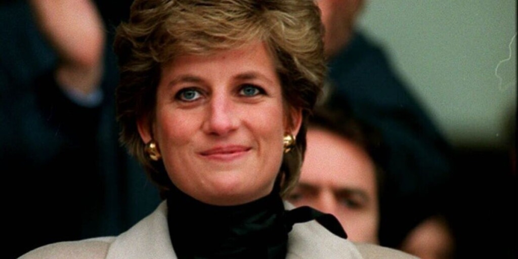 Selon un livre récent, Lady Diana se serait déguisée en homme pour sortir incognito avec Freddie Mercury dans un bar gay Selon un livre récent, Lady Diana se serait déguisée en homme pour sortir incognito avec Freddie Mercury dans un bar gay