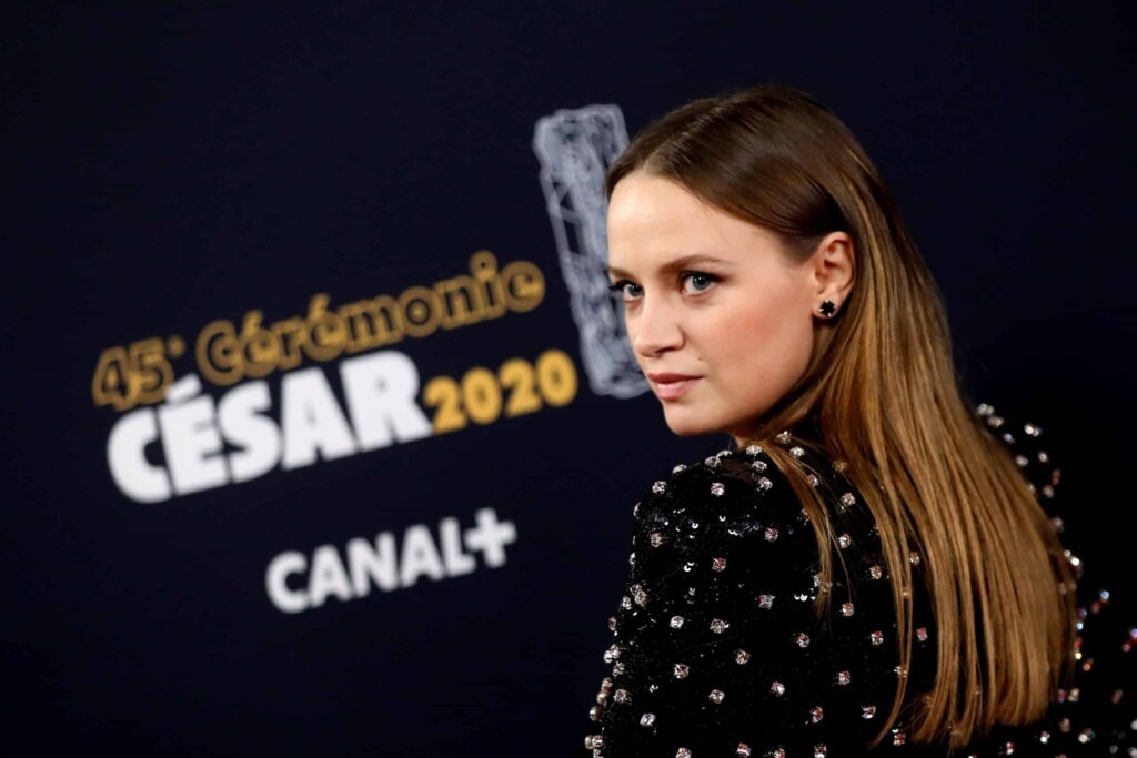 Sara Forestier révèle de nouveaux détails après son désespoir causé par la gifle de Nicolas Duvauchelle Sara Forestier révèle de nouveaux détails après son désespoir causé par la gifle de Nicolas Duvauchelle