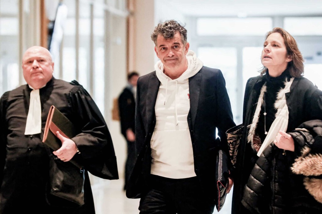 Stéphane Plaza évincé des Grosses Têtes, une vidéo de Karine Le Marchand pourrait gêner Stéphane Plaza évincé des Grosses Têtes, une vidéo de Karine Le Marchand pourrait gêner