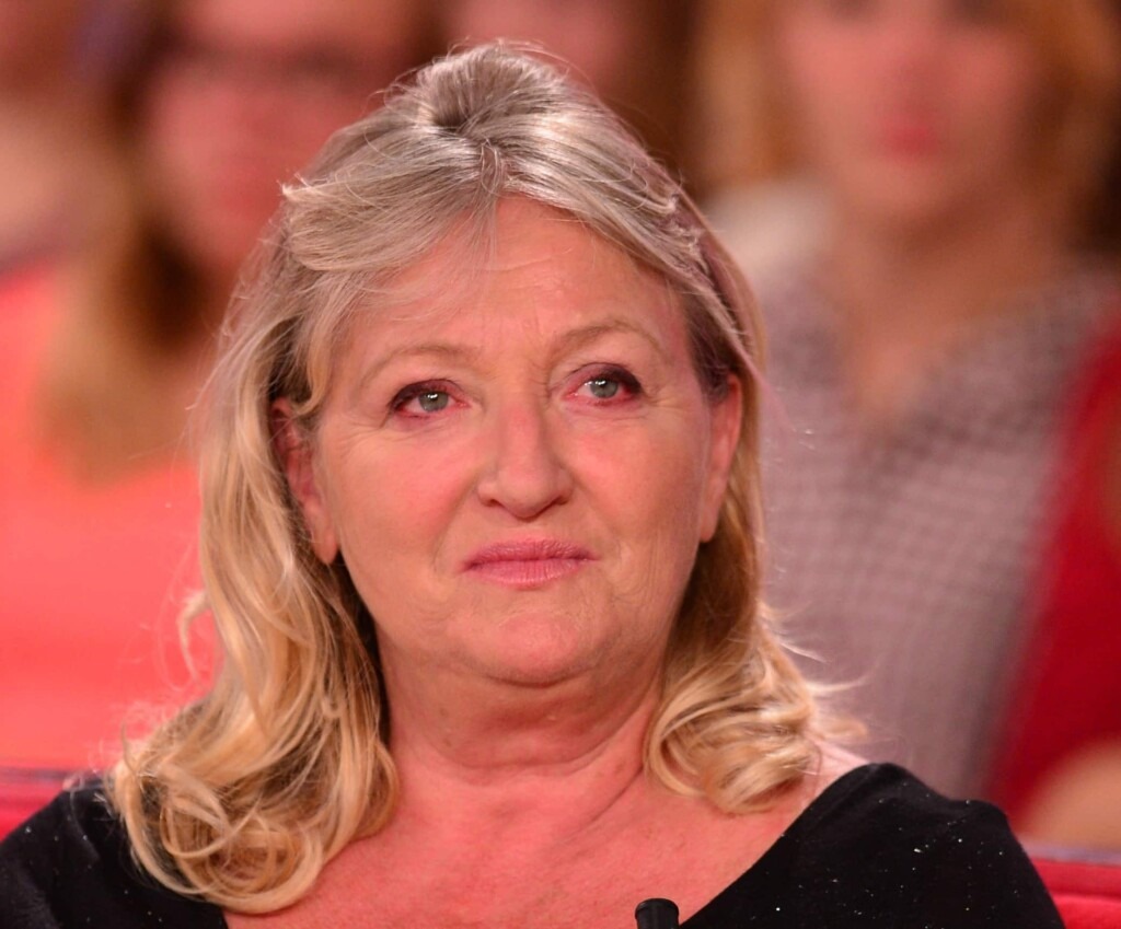 Charlotte de Turckheim rend un hommage émouvant à sa mère lors d’un ultime adieu poignant Charlotte de Turckheim rend un hommage émouvant à sa mère lors d’un ultime adieu poignant