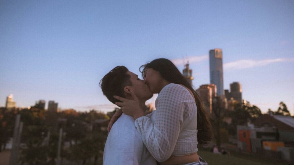 En France, l’âge du premier baiser et de la première relation change En France, l’âge du premier baiser et de la première relation change