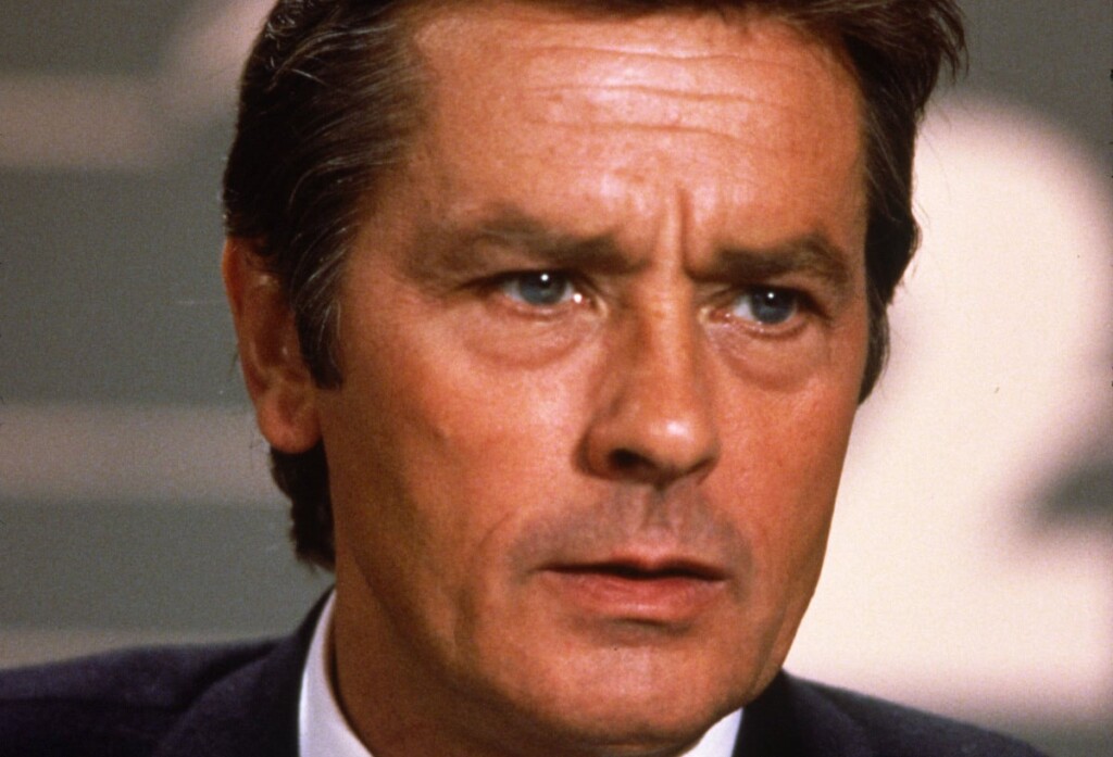 Alain Delon compare sa propriété de Douchy à un camp retranché libanais, irritant Christine Ockrent Alain Delon compare sa propriété de Douchy à un camp retranché libanais, irritant Christine Ockrent