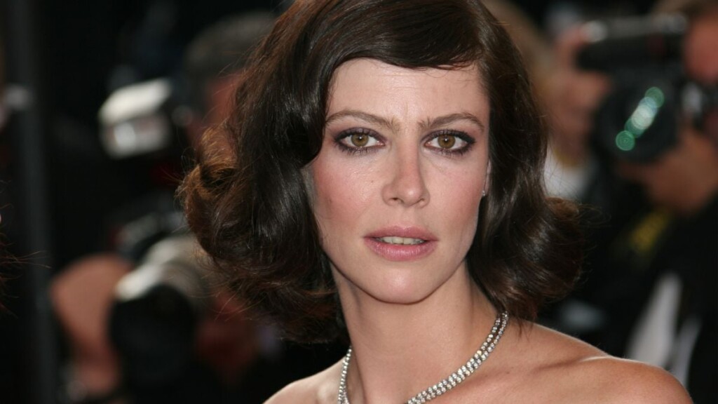 Anna Mouglalis révèle les coulisses d’un tournage éprouvant où elle est nue au-dessus d’un homme Anna Mouglalis révèle les coulisses d’un tournage éprouvant où elle est nue au-dessus d’un homme