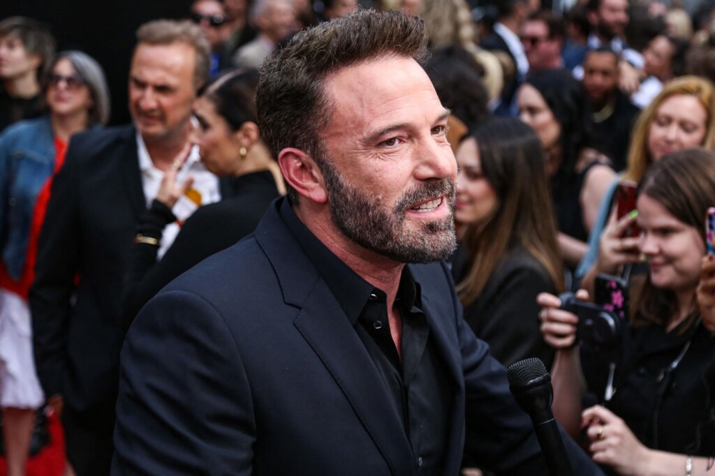Ben Affleck enseigne la valeur de l’argent à ses enfants en les faisant tondre la pelouse Ben Affleck enseigne la valeur de l’argent à ses enfants en les faisant tondre la pelouse