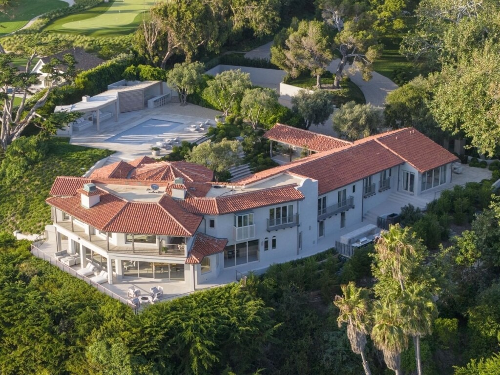 Kim Kardashian : explorez l’intérieur de sa somptueuse villa à Calabasas Kim Kardashian : explorez l’intérieur de sa somptueuse villa à Calabasas