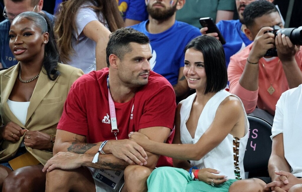 Florent Manaudou : sa compagne absente de DALS avoue être tombée amoureuse ce soir Florent Manaudou : sa compagne absente de DALS avoue être tombée amoureuse ce soir
