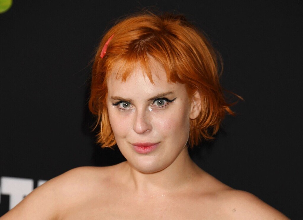 Tallulah Willis parle de son ex-beau-père Ashton Kutcher et regrette vite ses paroles Tallulah Willis parle de son ex-beau-père Ashton Kutcher et regrette vite ses paroles