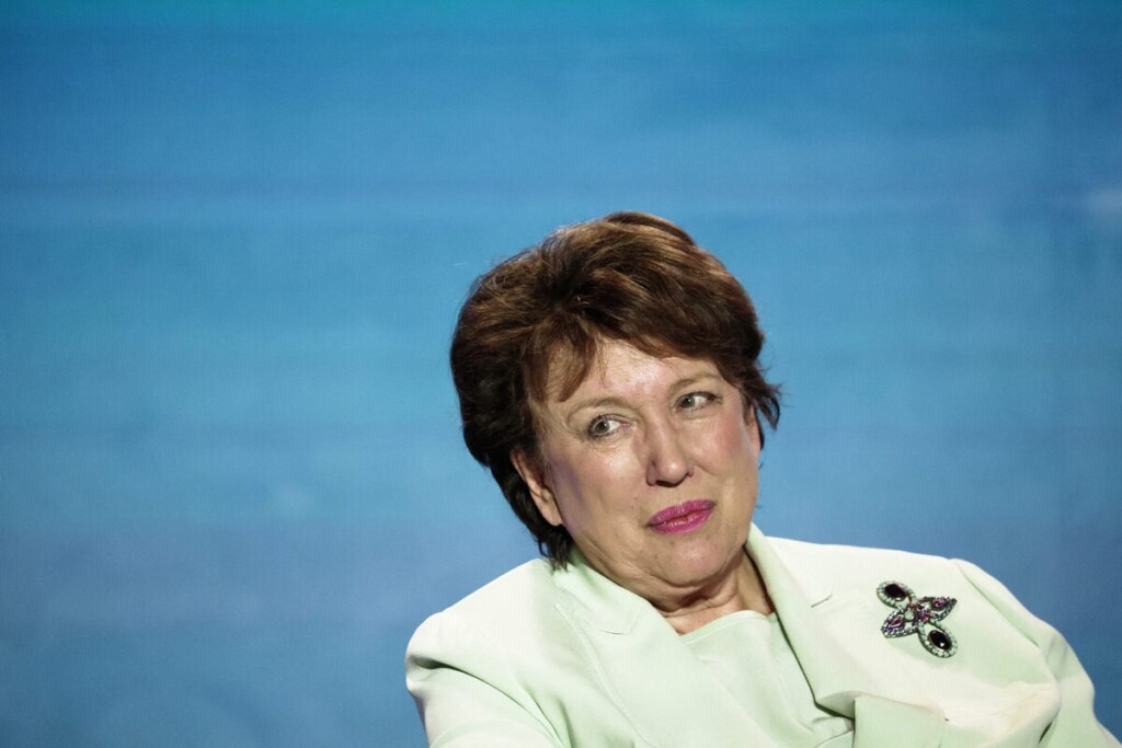 Une question provocante de Roselyne Bachelot sur BFMTV met les journalistes mal à l’aise Une question provocante de Roselyne Bachelot sur BFMTV met les journalistes mal à l’aise