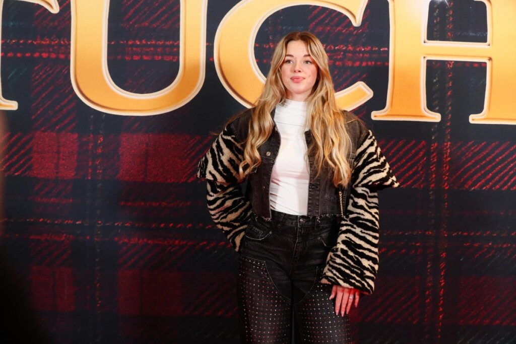 Emma, blessée, ne revient pas sur scène : agitation au concert de la Star Academy Emma, blessée, ne revient pas sur scène : agitation au concert de la Star Academy