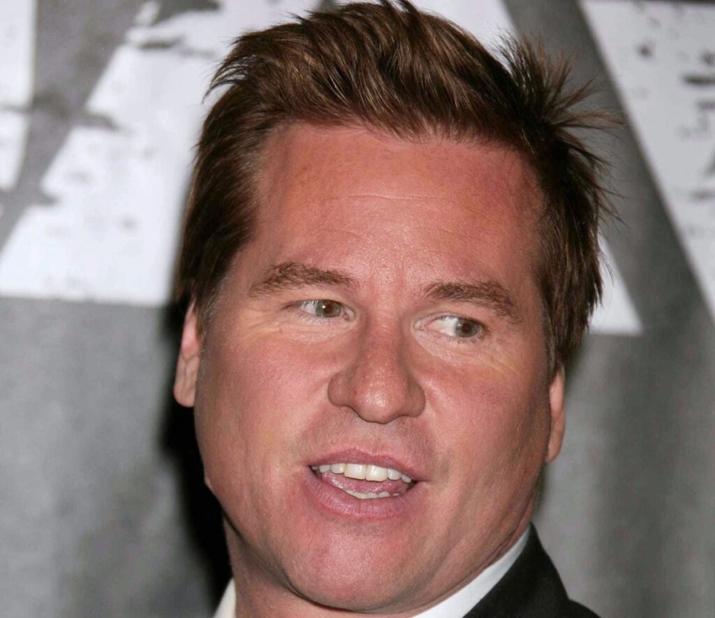 Val Kilmer, alité et transformé par la maladie, évoque tristement ses derniers jours Val Kilmer, alité et transformé par la maladie, évoque tristement ses derniers jours