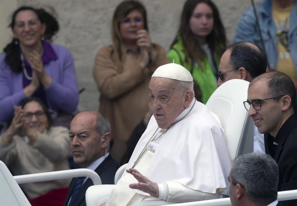 La première image du corps du pape François après son décès a été dévoilée La première image du corps du pape François après son décès a été dévoilée