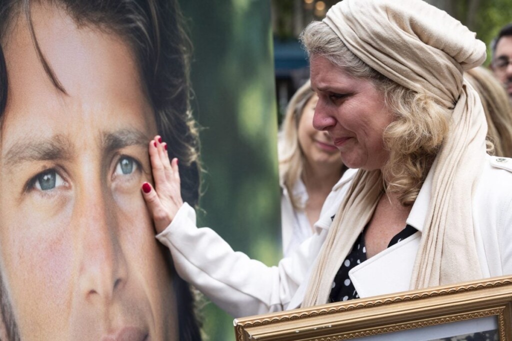 Hommage à Mike Brant : larmes émues de sa nièce et photos touchantes en souvenir de l’artiste Hommage à Mike Brant : larmes émues de sa nièce et photos touchantes en souvenir de l’artiste