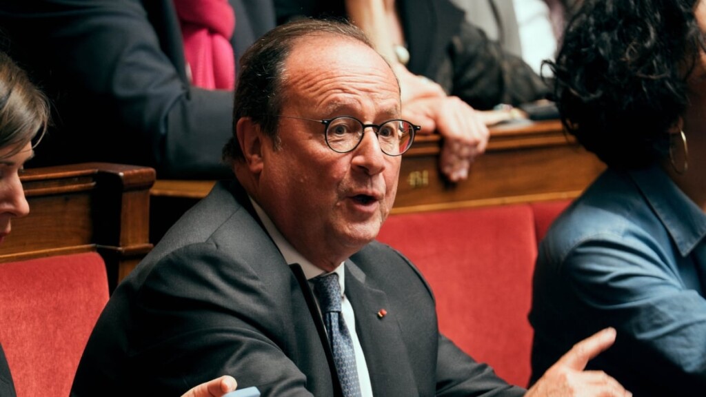 François Hollande prêt à dévoiler un scoop, mais Jean-Michel Aphatie lui vole la vedette François Hollande prêt à dévoiler un scoop, mais Jean-Michel Aphatie lui vole la vedette