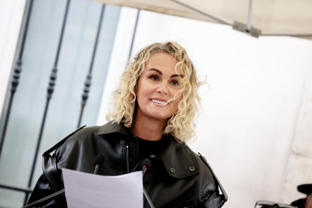 Laeticia Hallyday revient discrètement en France avec son compagnon Frédéric Laeticia Hallyday revient discrètement en France avec son compagnon Frédéric