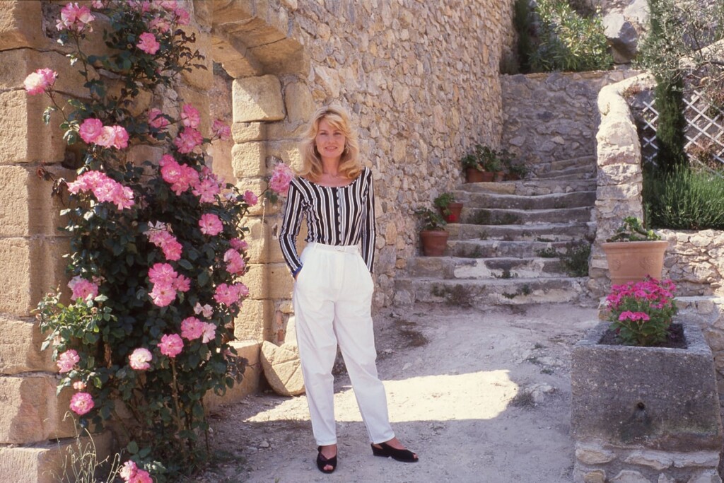 La maison de Michèle Torr, nichée au cœur du Luberon, est vraiment incroyable La maison de Michèle Torr, nichée au cœur du Luberon, est vraiment incroyable