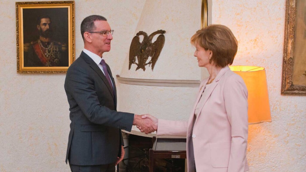 Margareta de Roumanie reçoit les ambassadeurs d’Israël et de Palestine au palais Élisabeta Margareta de Roumanie reçoit les ambassadeurs d’Israël et de Palestine au palais Élisabeta