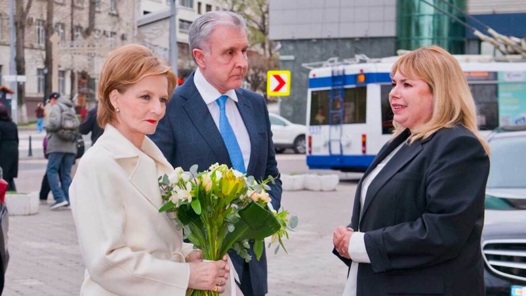 Margareta de Roumanie se rend à la Cour constitutionnelle de Chisinau et à la Banque nationale moldave Margareta de Roumanie se rend à la Cour constitutionnelle de Chisinau et à la Banque nationale moldave