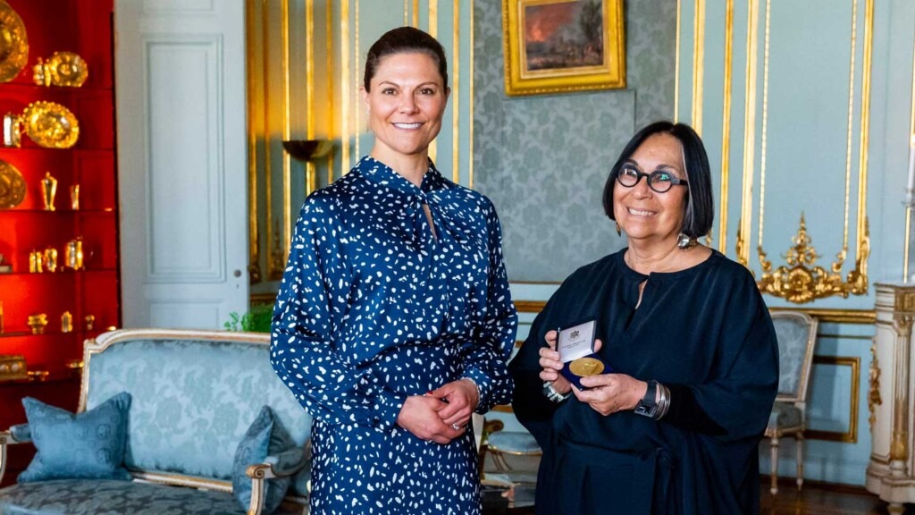 La princesse Victoria de Suède remplace son père pour rendre hommage à une anthropologue La princesse Victoria de Suède remplace son père pour rendre hommage à une anthropologue