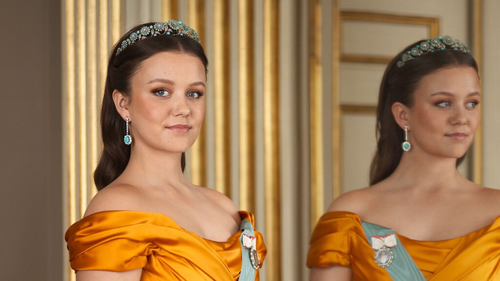Pour ses 18 ans, la princesse Isabella reçoit un diadème de turquoises et diamants de sa grand-mère Pour ses 18 ans, la princesse Isabella reçoit un diadème de turquoises et diamants de sa grand-mère