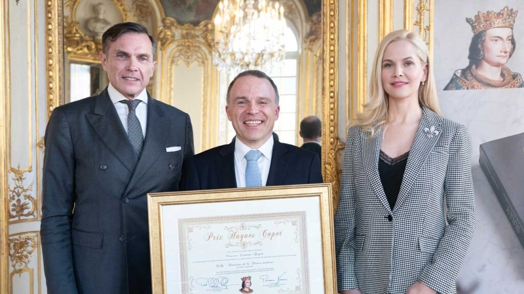 Les princes et princesses d’Orléans se réunissent pour célébrer l’héritage capétien avec Sully et Laurent Avezou Les princes et princesses d’Orléans se réunissent pour célébrer l’héritage capétien avec Sully et Laurent Avezou