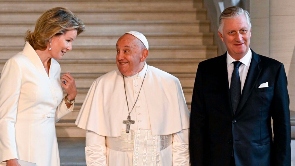 Les deux Rois Catholiques rendent hommage au pape François Les deux Rois Catholiques rendent hommage au pape François