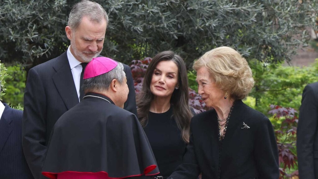 Felipe VI, Letizia et Sofia d’Espagne honorent le pape François à la nonciature apostolique Felipe VI, Letizia et Sofia d’Espagne honorent le pape François à la nonciature apostolique
