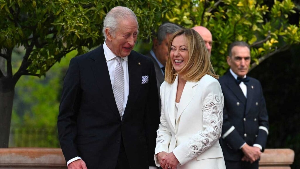 Le Roi Charles III et la Reine Rania rencontrent Giorgia Meloni à la Villa Doria Pamphilj Le Roi Charles III et la Reine Rania rencontrent Giorgia Meloni à la Villa Doria Pamphilj