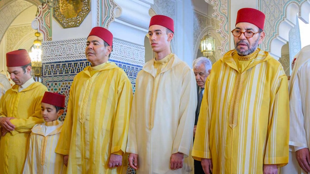 Le roi Mohammed VI et les princes marocains célèbrent l’Aïd el-Fitr après des grâces royales controversées Le roi Mohammed VI et les princes marocains célèbrent l’Aïd el-Fitr après des grâces royales controversées