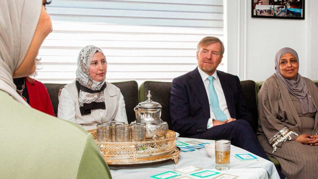 Le roi Willem-Alexander rencontre des femmes immigrées isolées Le roi Willem-Alexander rencontre des femmes immigrées isolées