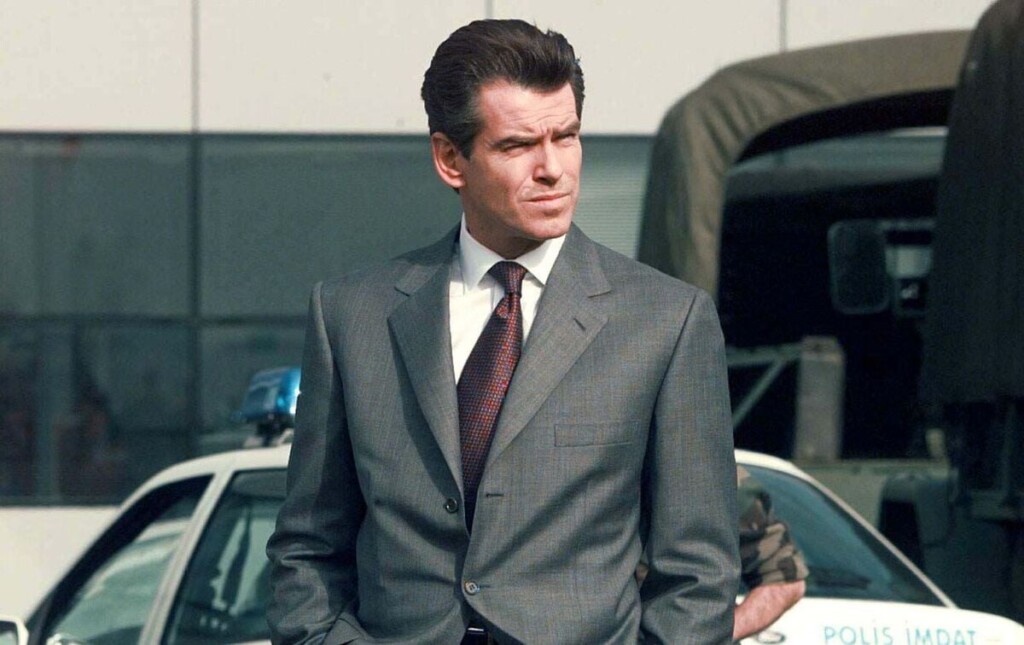 Pierce Brosnan qualifié de poilu comme une loutre : une ex-James Bond girl se remémore des souvenirs douloureux Pierce Brosnan qualifié de poilu comme une loutre : une ex-James Bond girl se remémore des souvenirs douloureux