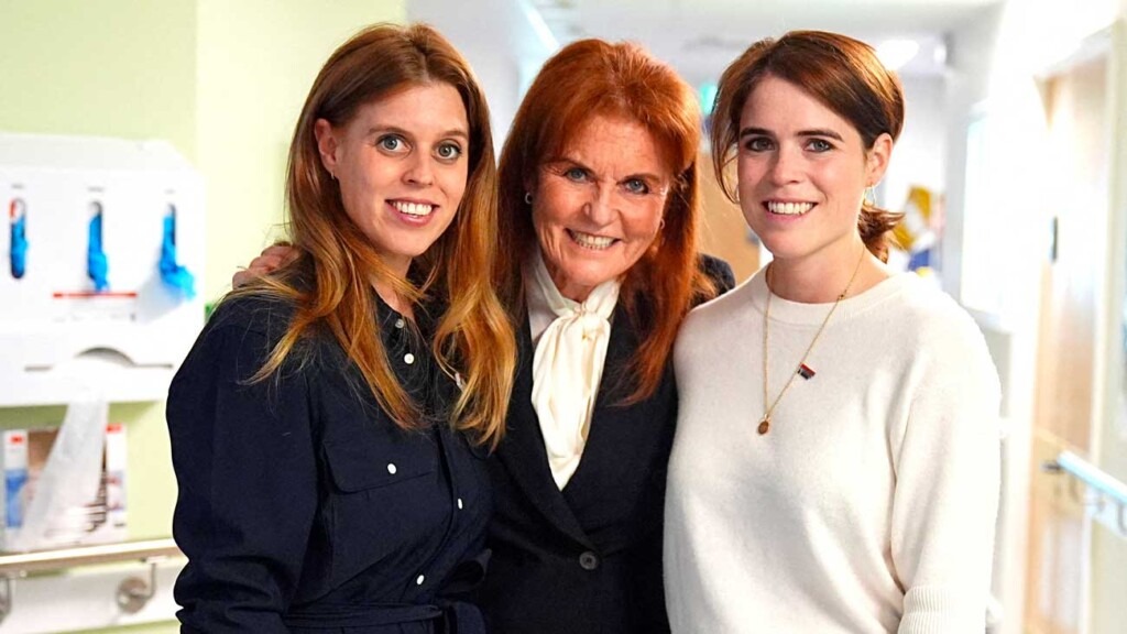 Les princesses Béatrice et Eugénie, avec leur mère, soutiennent des adolescents atteints de cancer Les princesses Béatrice et Eugénie, avec leur mère, soutiennent des adolescents atteints de cancer