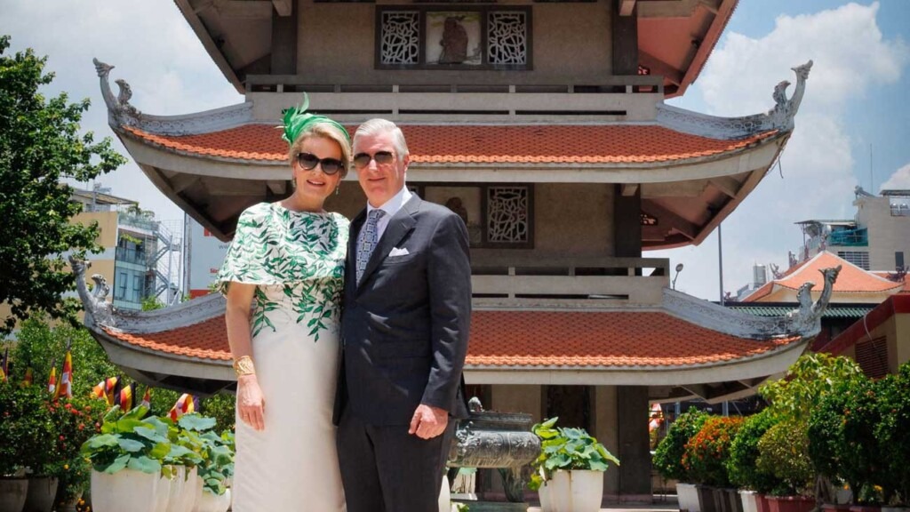 Le roi Philippe et la reine Mathilde devant la pagode Vin Nghiem, concluant leur visite au Vietnam Le roi Philippe et la reine Mathilde devant la pagode Vin Nghiem, concluant leur visite au Vietnam