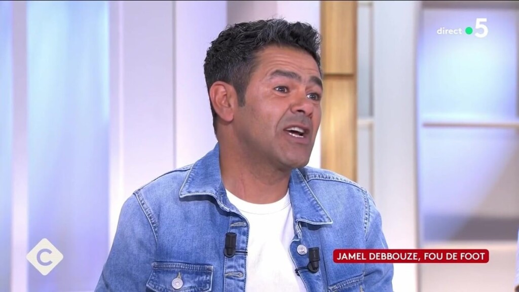 Vêtu de lunettes et d’un bonnet, Jamel Debbouze fréquente cet endroit en toute discrétion Vêtu de lunettes et d’un bonnet, Jamel Debbouze fréquente cet endroit en toute discrétion