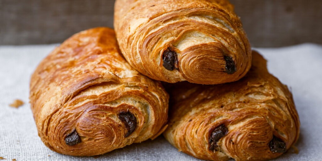 Faites un pain au chocolat en 15 minutes grâce à cette astuce pour remplacer la pâte feuilletée Faites un pain au chocolat en 15 minutes grâce à cette astuce pour remplacer la pâte feuilletée
