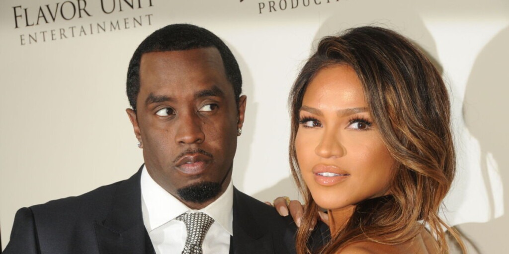 Lors d’un procès de P. Diddy, une escort aurait été forcée d’uriner sur Cassie pendant un freak off Lors d’un procès de P. Diddy, une escort aurait été forcée d’uriner sur Cassie pendant un freak off