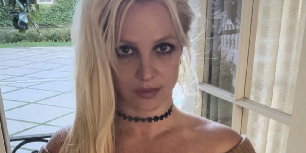 Britney Spears justifie son comportement étrange en jet privé, découvrant la vodka pour la première fois Britney Spears justifie son comportement étrange en jet privé, découvrant la vodka pour la première fois