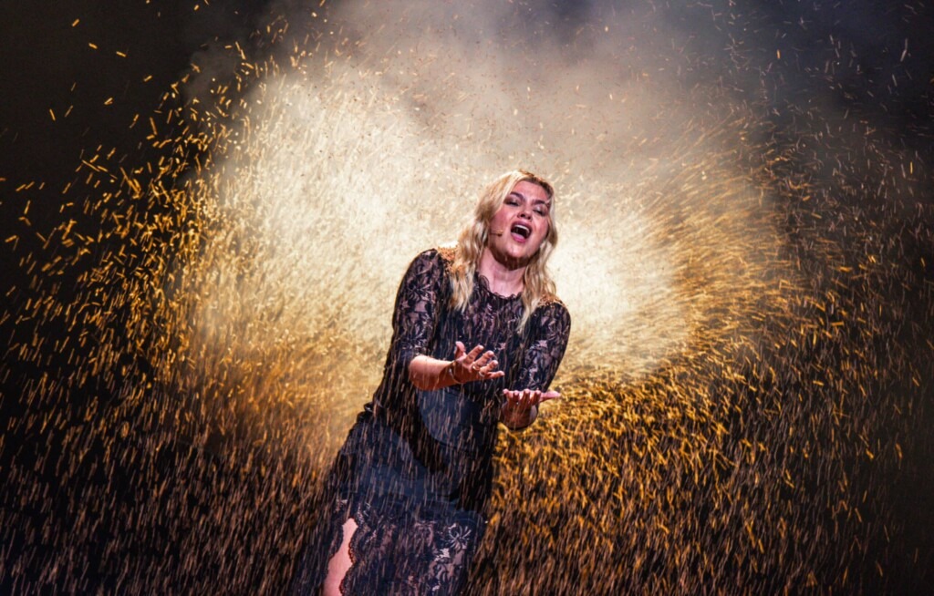 Eurovision : Louane en panique lors de sa prestation, criant Mon dieu, je vais manquer d’air Eurovision : Louane en panique lors de sa prestation, criant Mon dieu, je vais manquer d’air