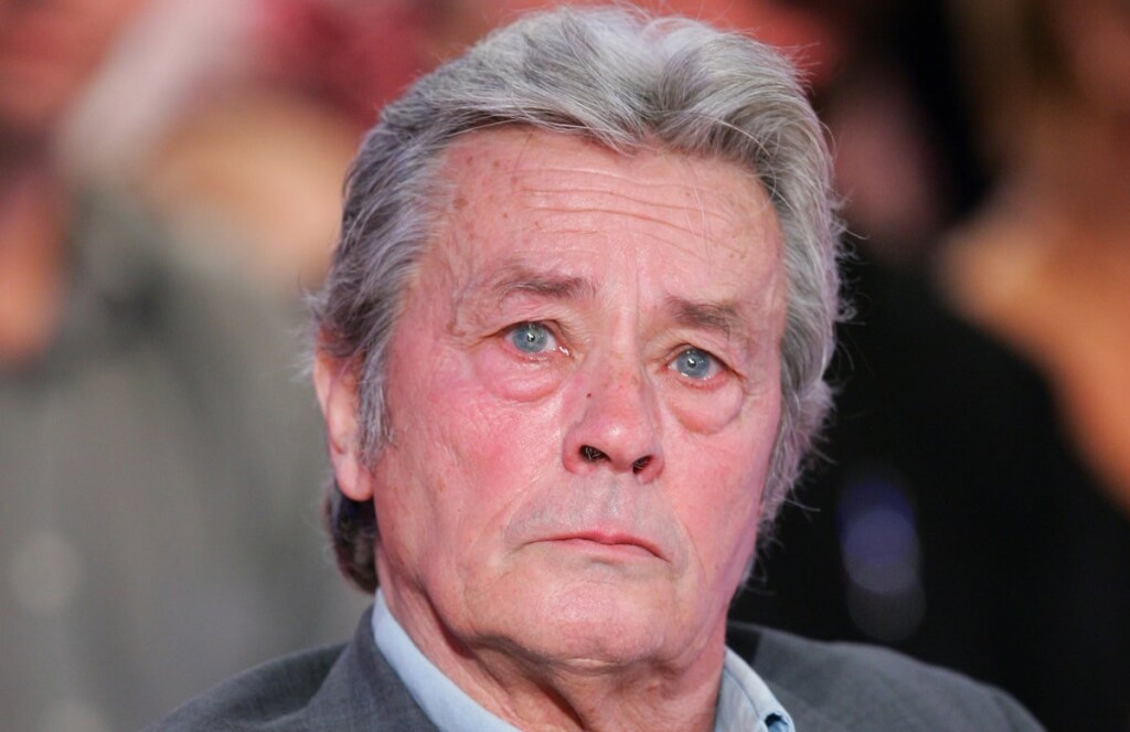 Alain Delon affaibli : Anouchka dévoile une photo poignante prise cinq mois avant sa mort Alain Delon affaibli : Anouchka dévoile une photo poignante prise cinq mois avant sa mort