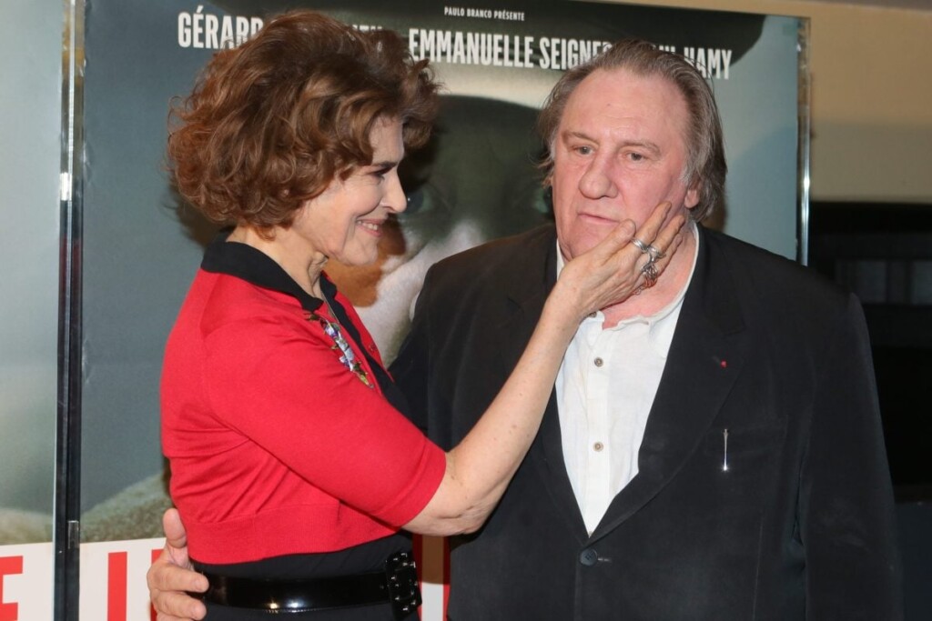 Accusé de viol, Gérard Depardieu a reçu un présent de Fanny Ardant après le procès Accusé de viol, Gérard Depardieu a reçu un présent de Fanny Ardant après le procès