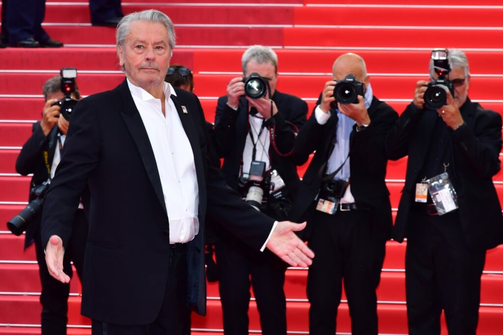 Alain Delon : ce deuxième testament secret ravive les tensions entre ses enfants Alain Delon : ce deuxième testament secret ravive les tensions entre ses enfants