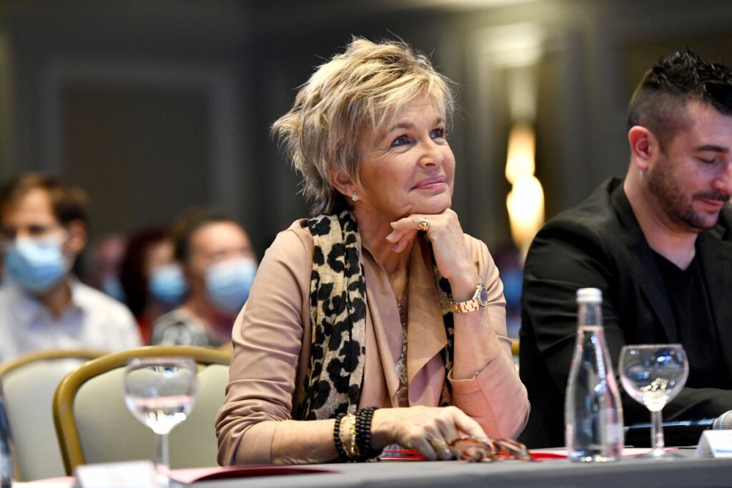 Qui aurait cru cela ? Véronique Jannot devient mère à 68 ans Qui aurait cru cela ? Véronique Jannot devient mère à 68 ans