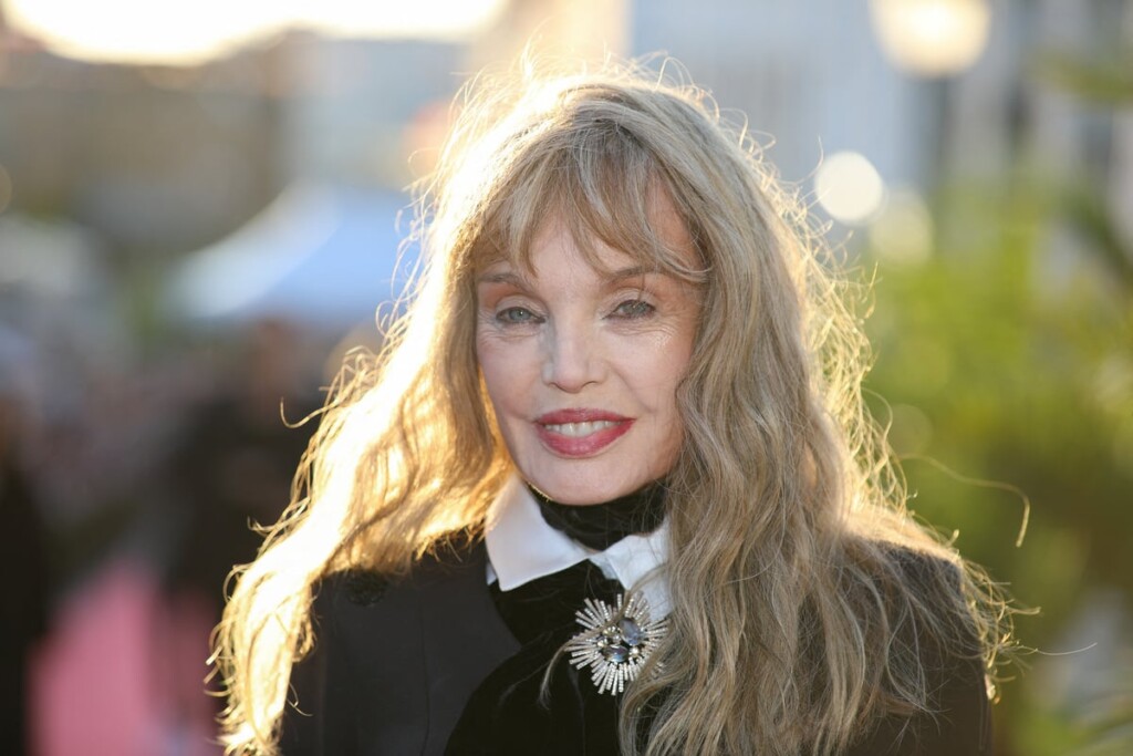 Arielle Dombasle charme Paul El-Kharrat, visiblement sensible à son attrait irrésistible Arielle Dombasle charme Paul El-Kharrat, visiblement sensible à son attrait irrésistible
