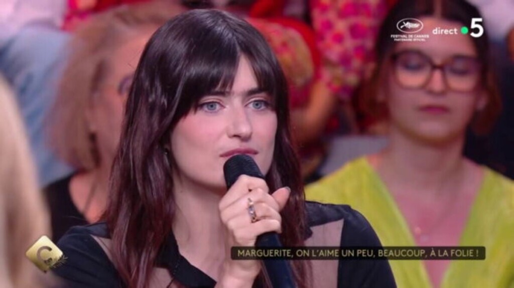 Marguerite rassure Mohamed Bouhafsi en direct en partageant ses réflexions sur un monosourcil Marguerite rassure Mohamed Bouhafsi en direct en partageant ses réflexions sur un monosourcil