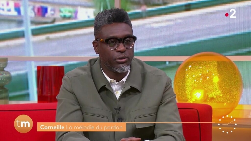 Corneille relate le massacre de sa famille, décrivant chacun assis, chaque récit plus glaçant Corneille relate le massacre de sa famille, décrivant chacun assis, chaque récit plus glaçant
