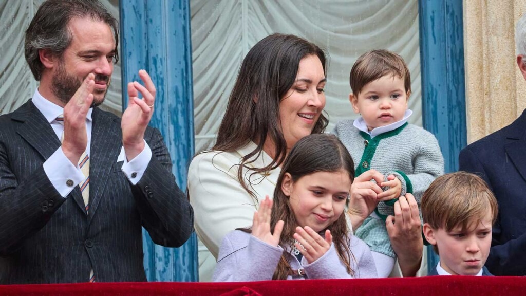 À 16 mois, le prince Balthazar apparaît pour la première fois sur le balcon du palais grand-ducal À 16 mois, le prince Balthazar apparaît pour la première fois sur le balcon du palais grand-ducal